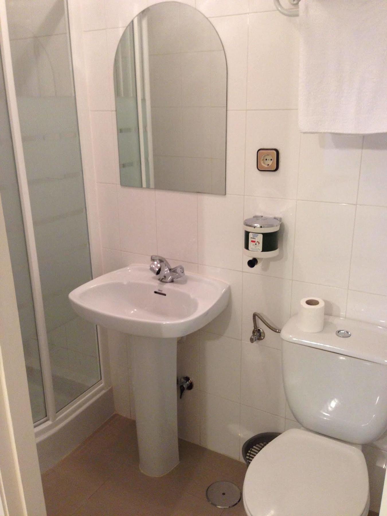 Hostal Cervantes Valdemoro Esterno foto