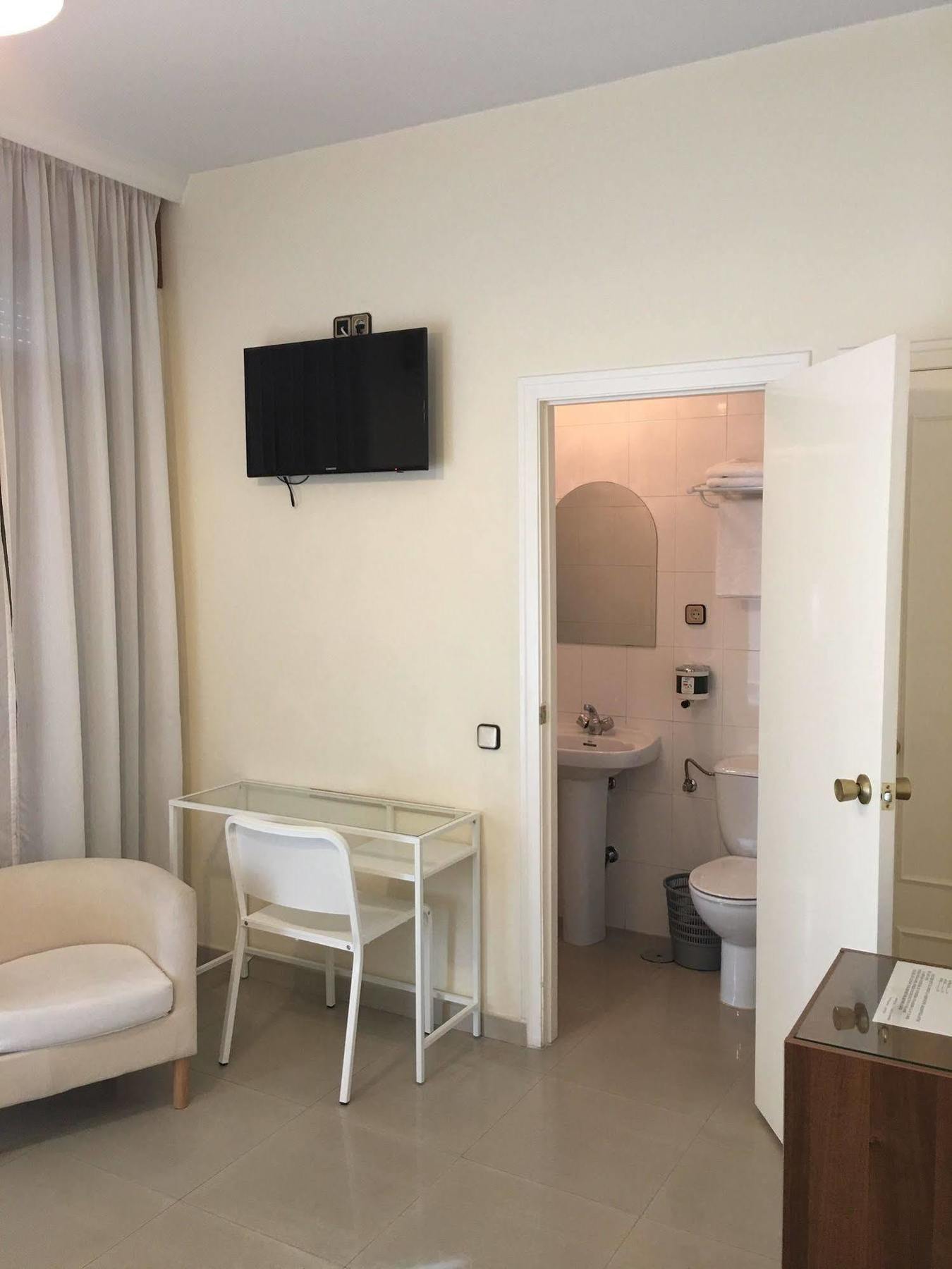 Hostal Cervantes Valdemoro Esterno foto
