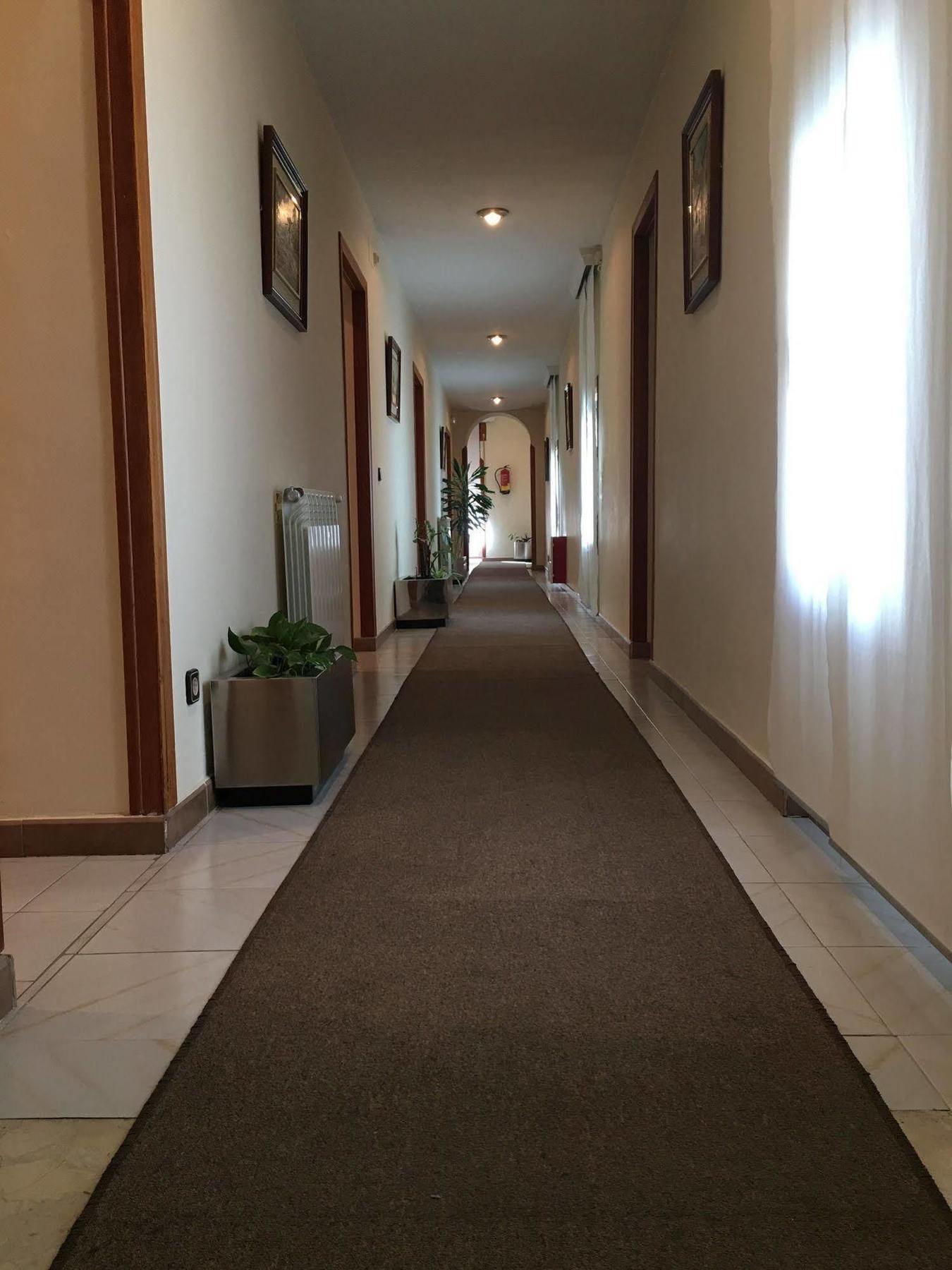Hostal Cervantes Valdemoro Esterno foto