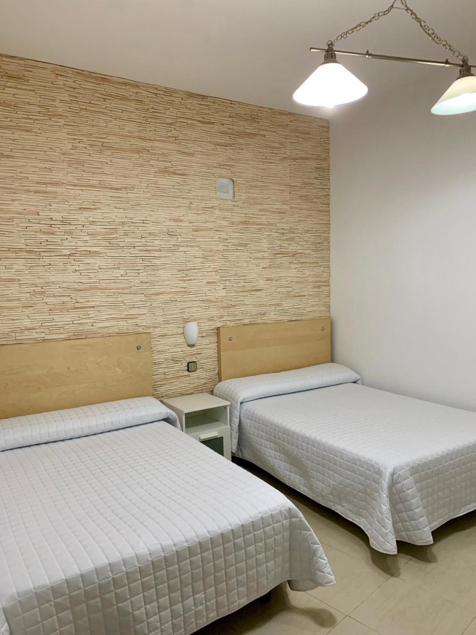 Hostal Cervantes Valdemoro Esterno foto