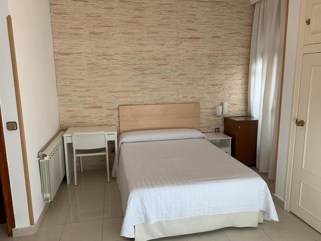 Hostal Cervantes Valdemoro Esterno foto