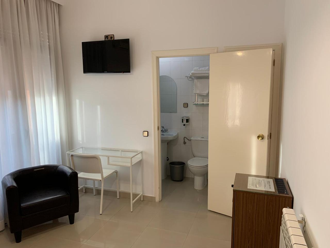 Hostal Cervantes Valdemoro Esterno foto